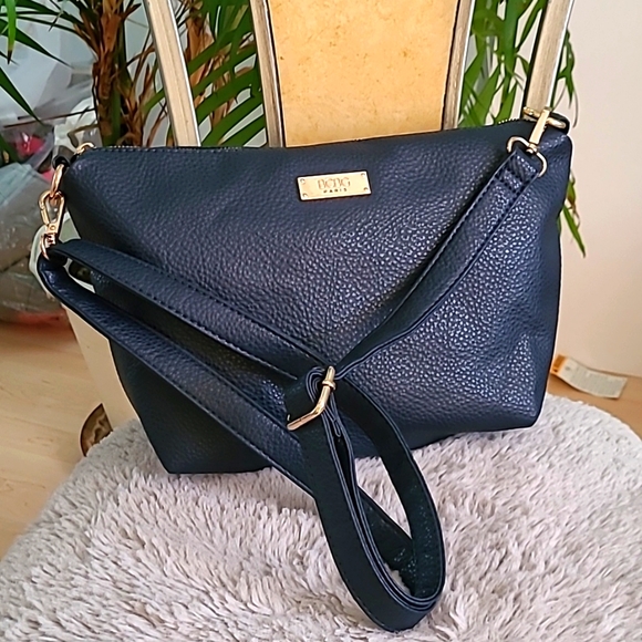 BCBG Paris Crossbody Bag ❤️ - Picture 1 of 8